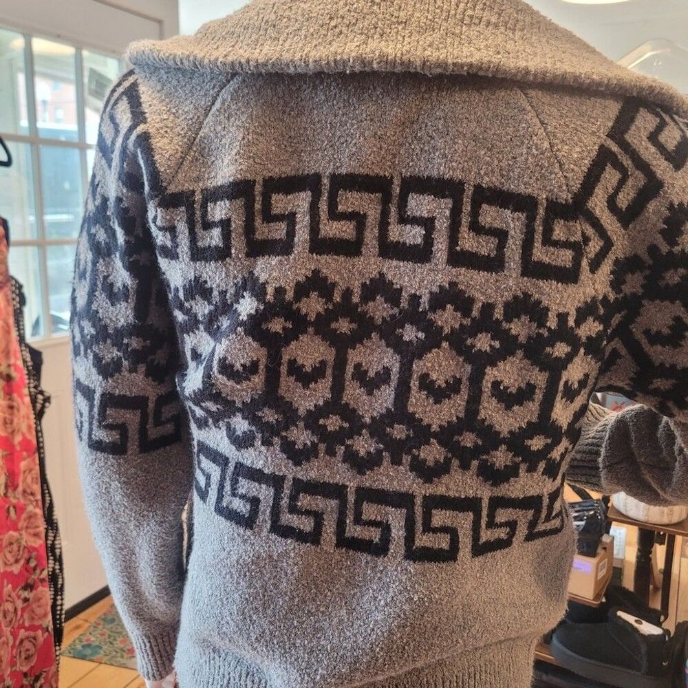 Universal Thread Gray Neo-tribal Patterned Women's Sweater - Picture 4 of 6